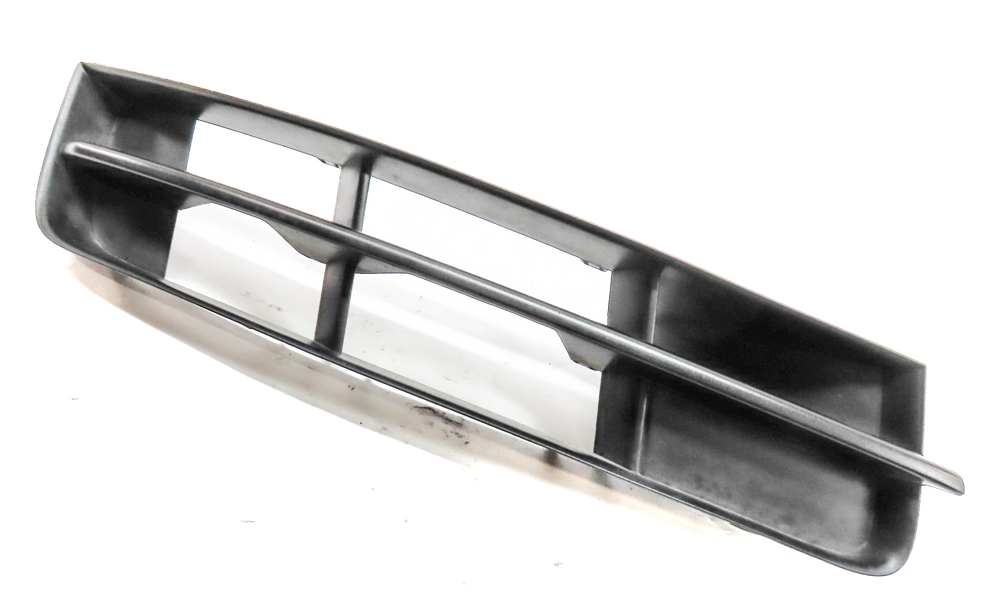 2011 AUDI Q7 (4L) FRONT RIGHT PASSENGER LOWER BUMPER AIR VENT GRILLE END — exact item pictured
